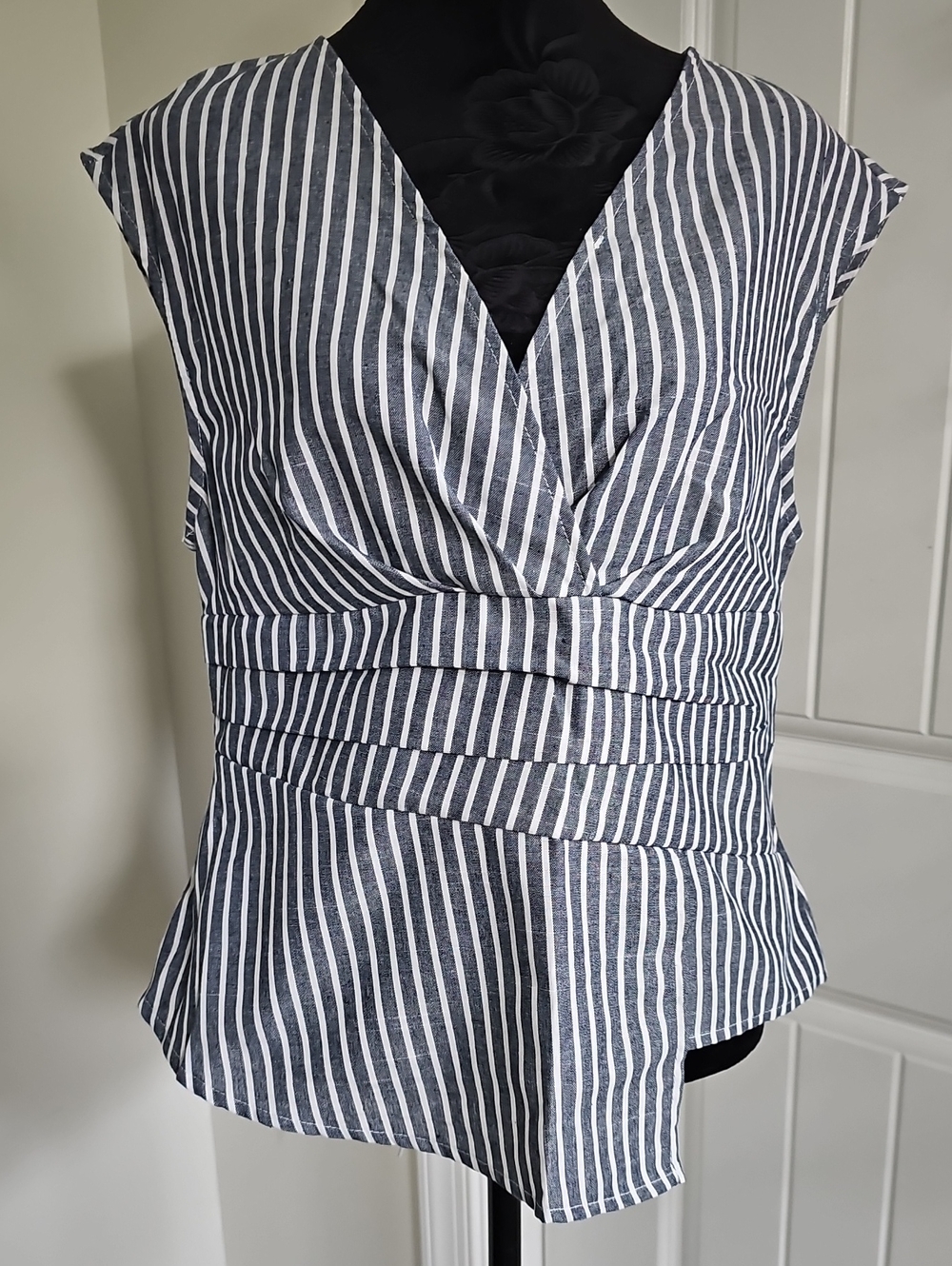 NWOT Striped V-Neck Sleeveless Top - Navy & White, Size Large